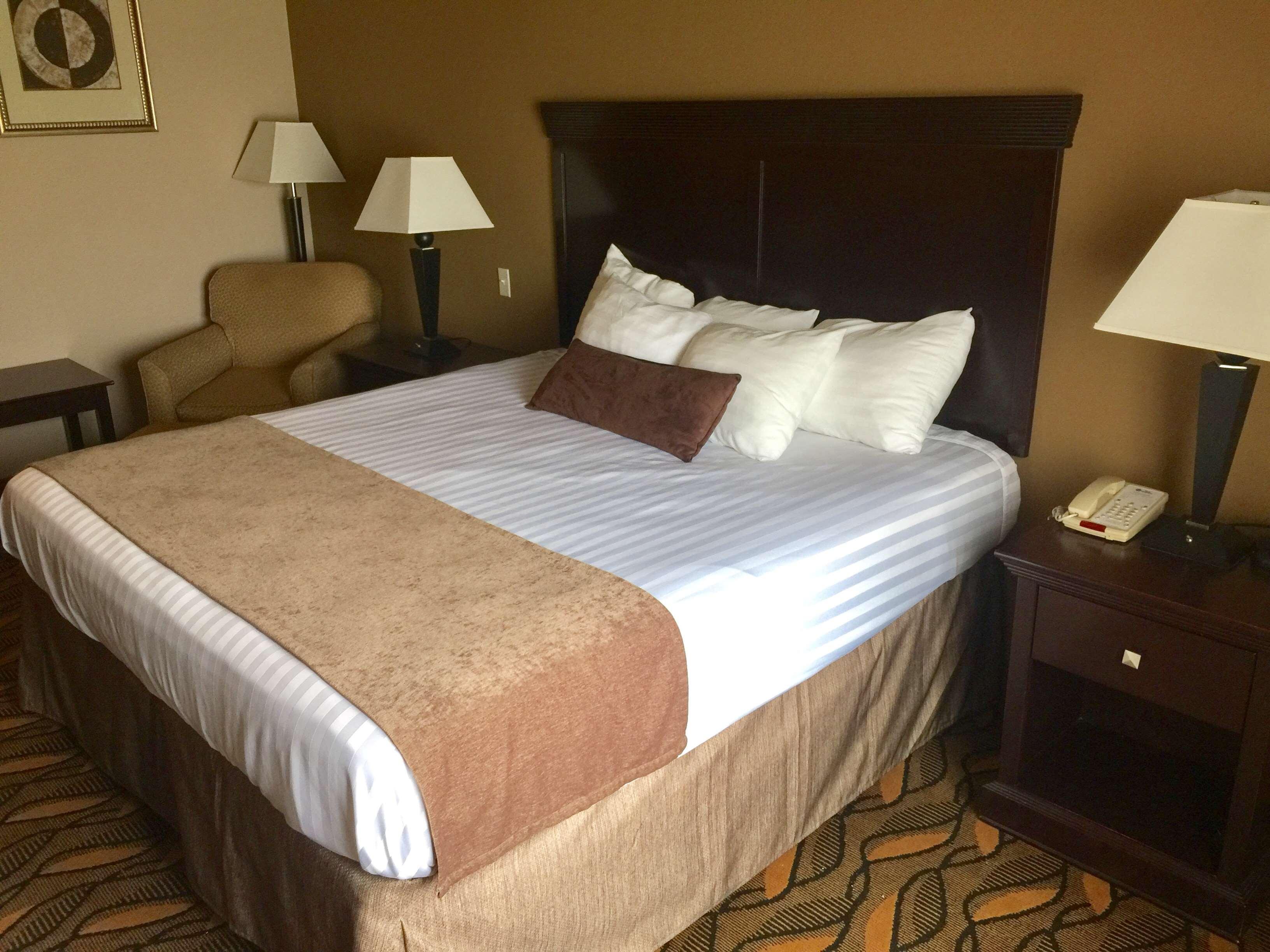 Best Western Red River Inn & Suites Такървил Екстериор снимка