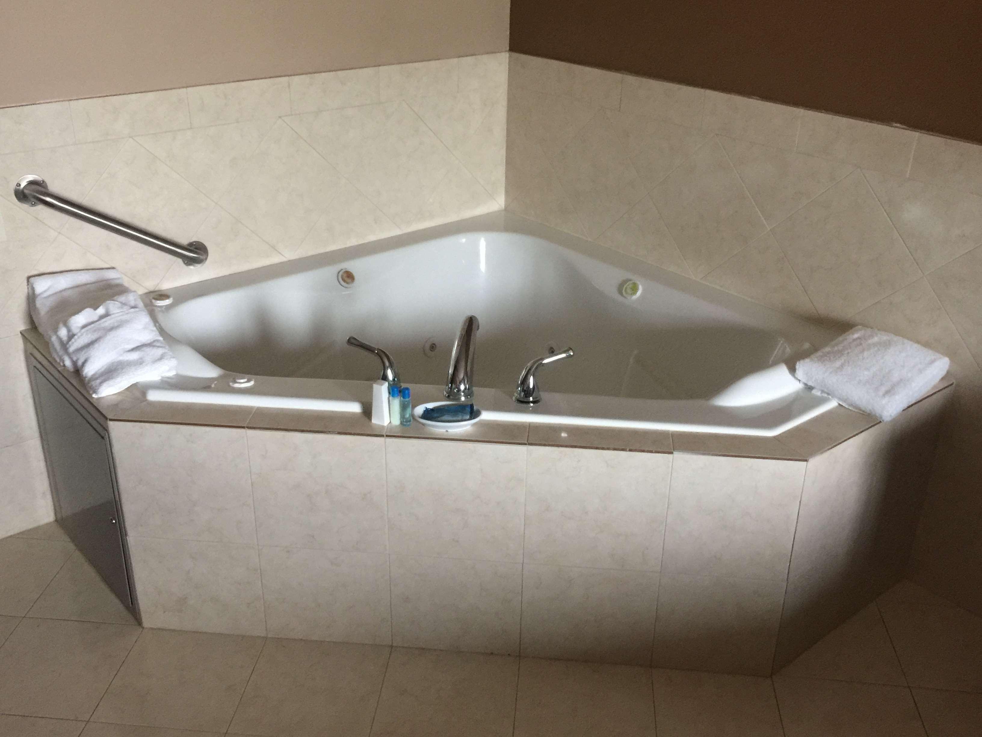 Best Western Red River Inn & Suites Такървил Екстериор снимка